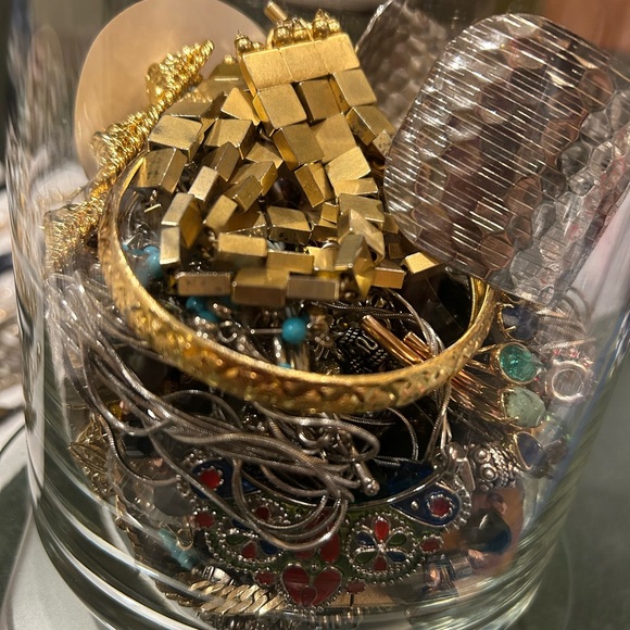 Assorted Jewelry Mystery Bundle 2lbs #2 - Picture 1 of 10
